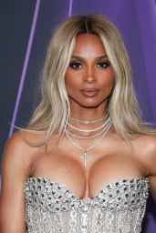 Ciara Pantsless Glam AMAs 2025 Breakdown