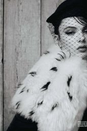 Deva Cassel Numéro 2025 Defines Modern Allure