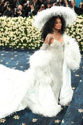 Diana Ross Returns to Met Gala in 18-Feet of Feathers