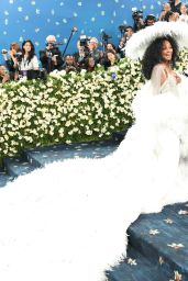 Diana Ross Returns to Met Gala in 18-Feet of Feathers