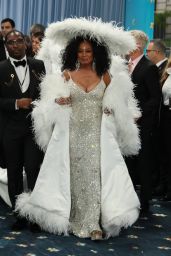 Diana Ross Returns to Met Gala in 18-Feet of Feathers