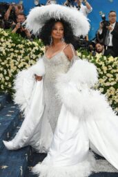 Diana Ross Returns to Met Gala in 18-Feet of Feathers