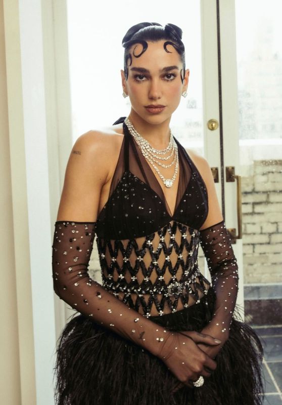Dua Lipa Met Gala Photo Moment