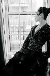Dua Lipa Met Gala Photo Moment