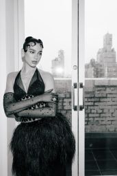 Dua Lipa Met Gala Photo Moment