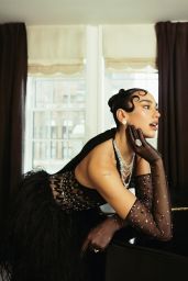 Dua Lipa Met Gala Photo Moment