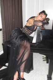 Dua Lipa Met Gala Photo Moment