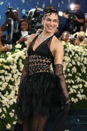 Dua Lipa’s Dramatic Look at the 2025 Met Gala