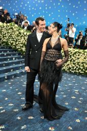 Dua Lipa’s Dramatic Look at the 2025 Met Gala