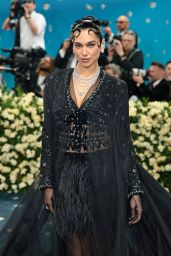 Dua Lipa’s Dramatic Look at the 2025 Met Gala