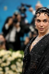 Dua Lipa’s Dramatic Look at the 2025 Met Gala