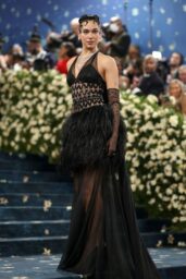 Dua Lipa’s Dramatic Look at the 2025 Met Gala