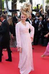 Elena Lenina's Extravagant Headpiece at Cannes 2025 Premiere