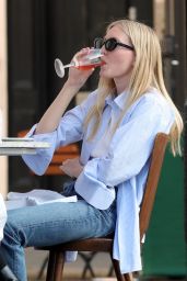 Ella Richards Enjoys Alfresco Drinks in Notting Hill