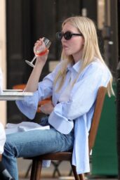 Ella Richards Enjoys Alfresco Drinks in Notting Hill