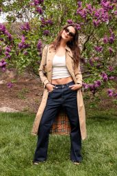 Emily Ratajkowski Attends Burberry Spring Luncheon in NYC