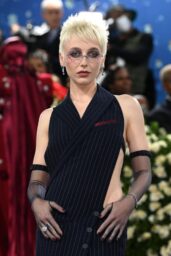 Emma Chamberlain at Met Gala 2025: Tailoring Black Style