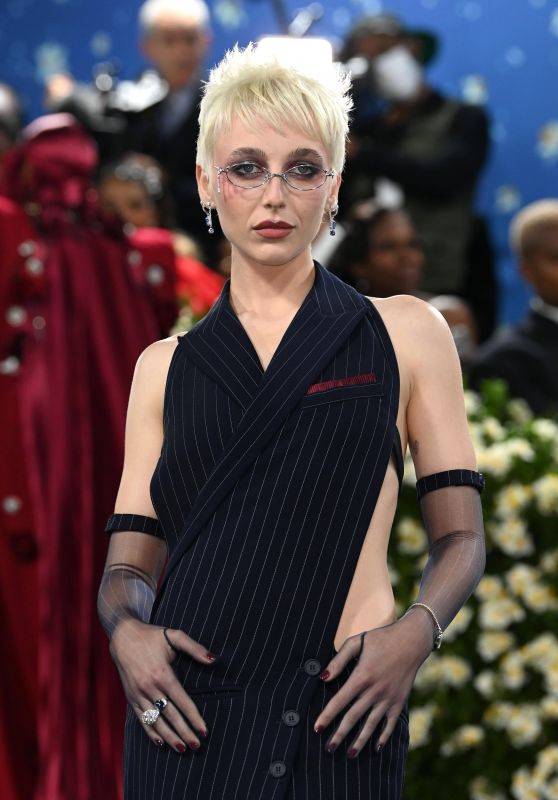 Emma Chamberlain at Met Gala 2025: Tailoring Black Style