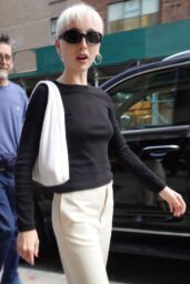 Emma Chamberlain Hosts the 2025 Met Gala Red Carpet
