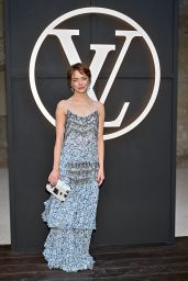 Emma Stone Louis Vuitton Cruise 2026 Look Avignon