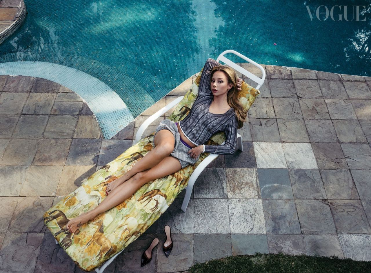 Ester Expósito Graces Vogue Mexico June 2025 Cover Ester Expósito Graces Vogue Mexico June 2025 Cover
