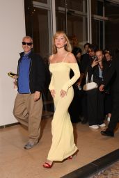 Ester Exposito Poses At The Martinez in Cannes 20.05.2025