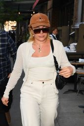 Florence Pugh Steps Out for Shopping in NYC