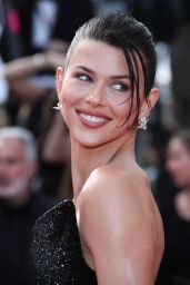 Georgia Fowler Dazzles at Cannes "History of Sound" Premiere