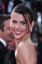 Georgia Fowler Dazzles at Cannes "History of Sound" Premiere