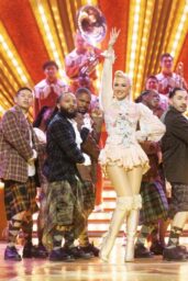 Gwen Stefani Performs at 2025 American Music Awards