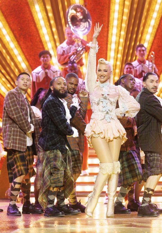 Gwen Stefani Performs at 2025 American Music Awards
