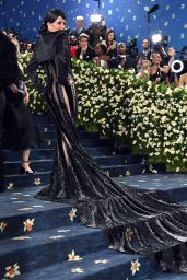 Halle Berry Makes Dramatic Met Gala 2025 Return
