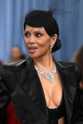 Halle Berry Makes Dramatic Met Gala 2025 Return
