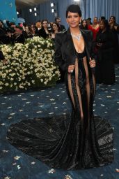 Halle Berry Makes Dramatic Met Gala 2025 Return