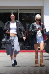 Hamlin Sisters Grab Lunch at Beverly Glen Deli 2025