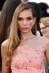 Hana Cross Graces "History of Sound" Premiere in Cannes