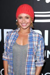 Hayden Panettiere Casual Cool in Santa Monica 2011