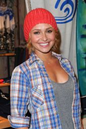Hayden Panettiere Casual Cool in Santa Monica 2011
