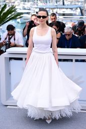 Hayley Atwell Channels Riviera Chic in Cannes