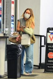 Hilary Duff’s Casual Post-Appointment Look in Beverly Hills