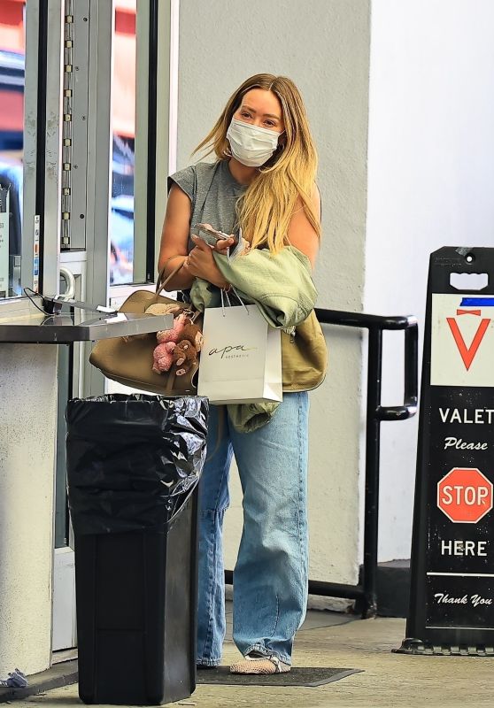Hilary Duff’s Casual Post-Appointment Look in Beverly Hills