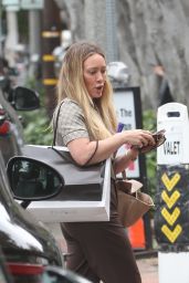 Hilary Duff Shops at Chloé in Melrose Place