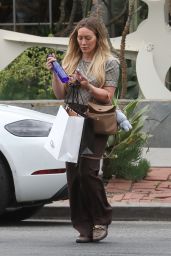 Hilary Duff Shops at Chloé in Melrose Place