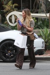 Hilary Duff Shops at Chloé in Melrose Place