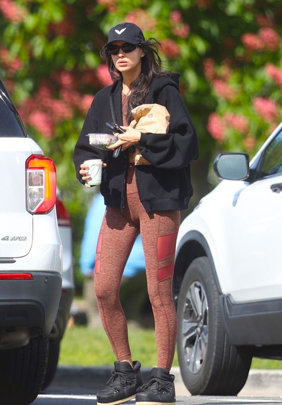 Irina Shayk Grabs Coffee in Hamptons May 2025