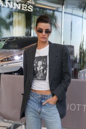 Isabeli Fontana Supports Kim Kardashian at Paris Trial