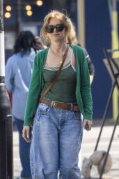 Isla Fisher & Erica Packer Enjoy Casual Lunch in Notting Hill 04 29 2025