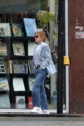 Isla Fisher Sports Casual Look in London May 2025