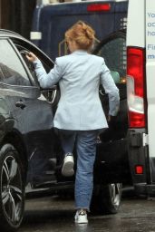 Isla Fisher Sports Casual Look in London May 2025