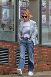 Isla Fisher Sports Casual Look in London May 2025